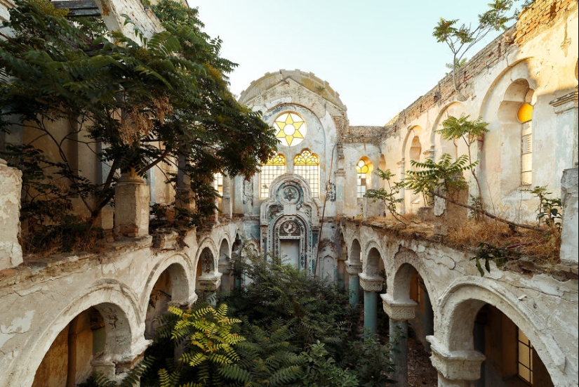 “El eco de lo sagrado olvidado”: exploré los lugares religiosos abandonados más hermosos
