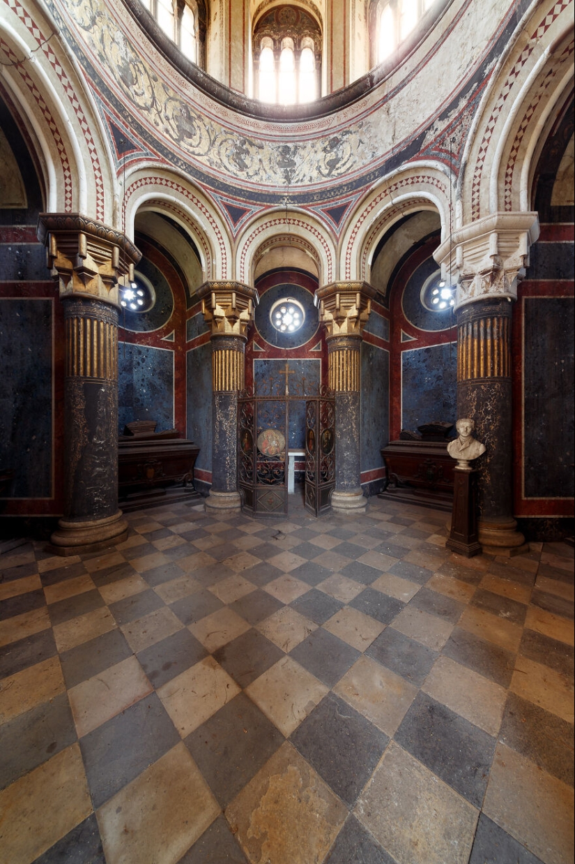 “El eco de lo sagrado olvidado”: exploré los lugares religiosos abandonados más hermosos