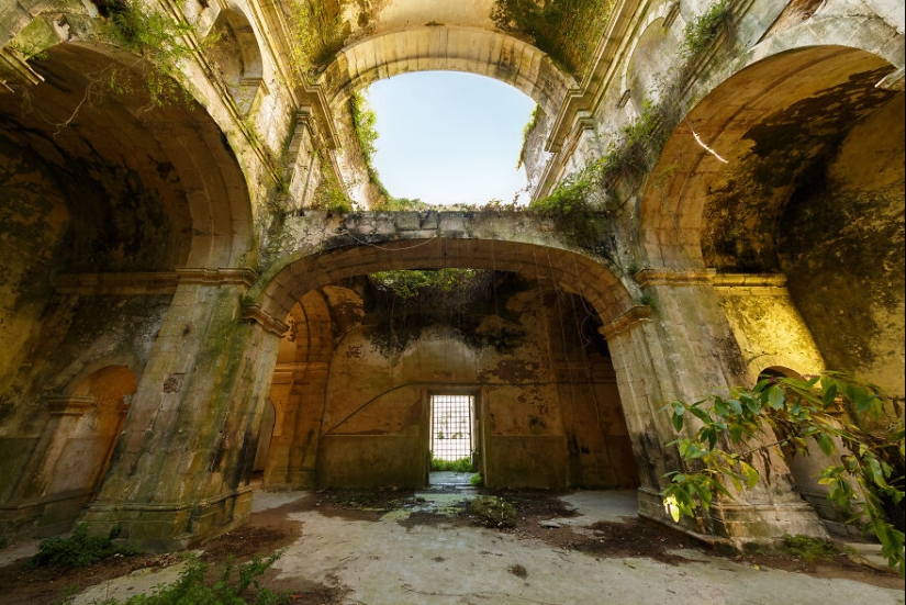 “El eco de lo sagrado olvidado”: exploré los lugares religiosos abandonados más hermosos