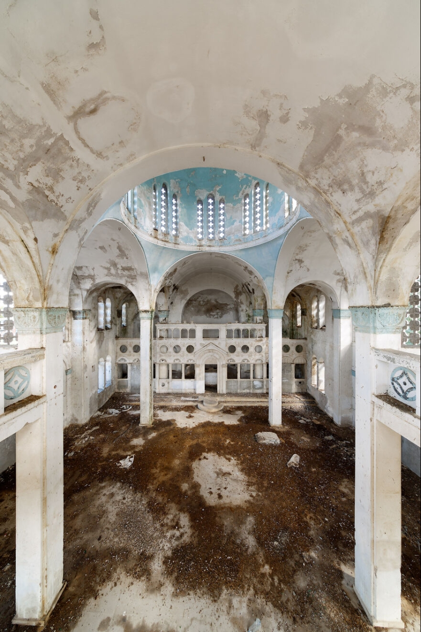 “El eco de lo sagrado olvidado”: exploré los lugares religiosos abandonados más hermosos