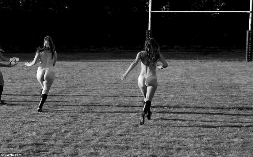 El equipo británico de rugby femenino despegó desnudo para el calendario