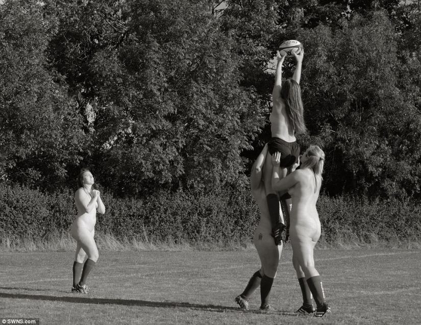 El equipo británico de rugby femenino despegó desnudo para el calendario