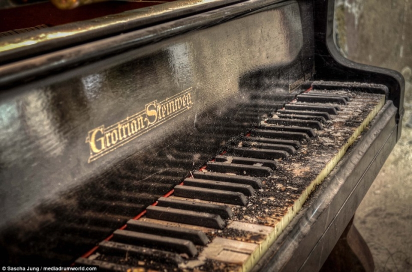 El espeluznante quirófano abandonado de un urólogo alemán ha permanecido intacto durante casi 30 años