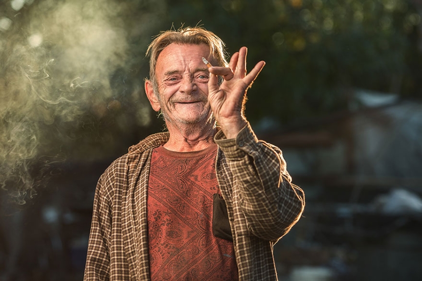 El fotógrafo muestra a las personas sin hogar bajo una nueva luz y nos recuerda que también son personas