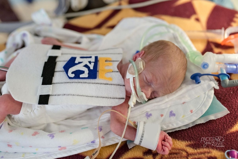 El Hospital de Niños vistió a los recién nacidos prematuros con superhéroes y organizó una sesión de fotos El Hospital de Niños vistió a los recién nacidos prematuros con superhéroes y organizó una sesión de fotos
