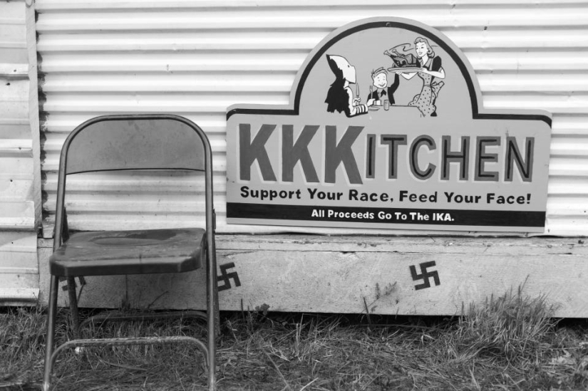 El Ku Klux Klan está vivo! El fotógrafo estudió la sociedad secreta desde adentro durante 11 años El Ku Klux Klan está vivo! El fotógrafo estudió la sociedad secreta desde adentro durante 11 años