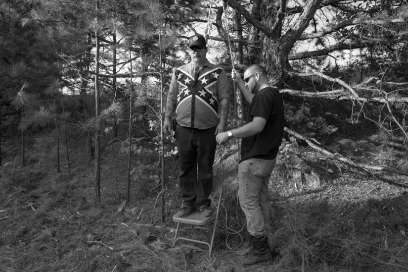 El Ku Klux Klan está vivo! El fotógrafo estudió la sociedad secreta desde adentro durante 11 años El Ku Klux Klan está vivo! El fotógrafo estudió la sociedad secreta desde adentro durante 11 años