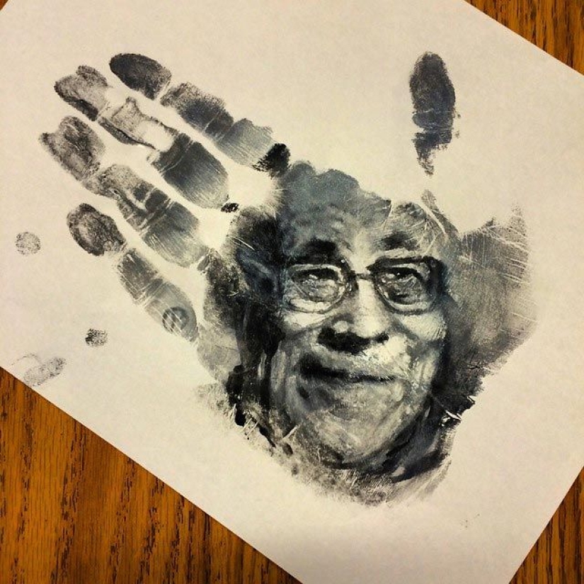 El maestro de escuela dibuja retratos increíblemente realistas en las palmas de sus manos y los usa como sello