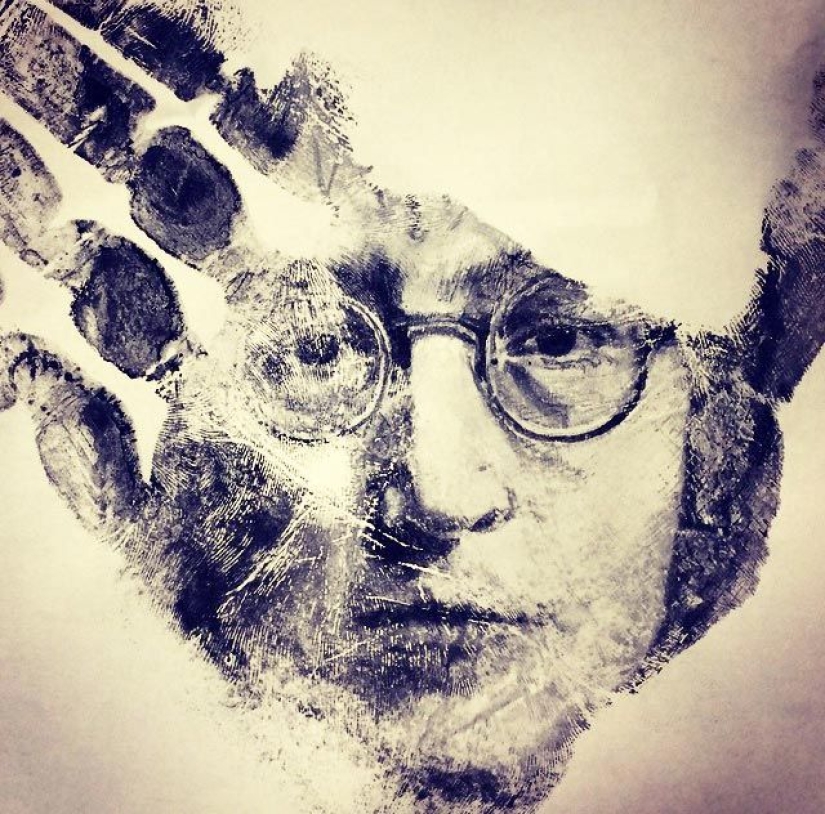 El maestro de escuela dibuja retratos increíblemente realistas en las palmas de sus manos y los usa como sello