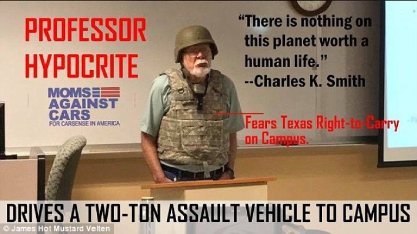 El profesor llegó a la conferencia con casco y chaleco antibalas, porque a los estudiantes se les permitía portar armas