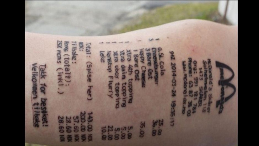 El tipo se hizo el peor tatuaje del mundo, perdiendo la apuesta