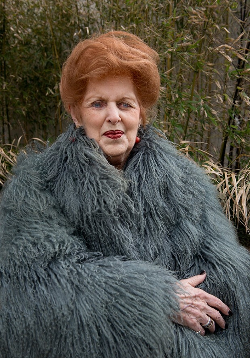 Elegant age girls from Manhattan and Beverly Hills Elegant age girls from Manhattan and Beverly Hills