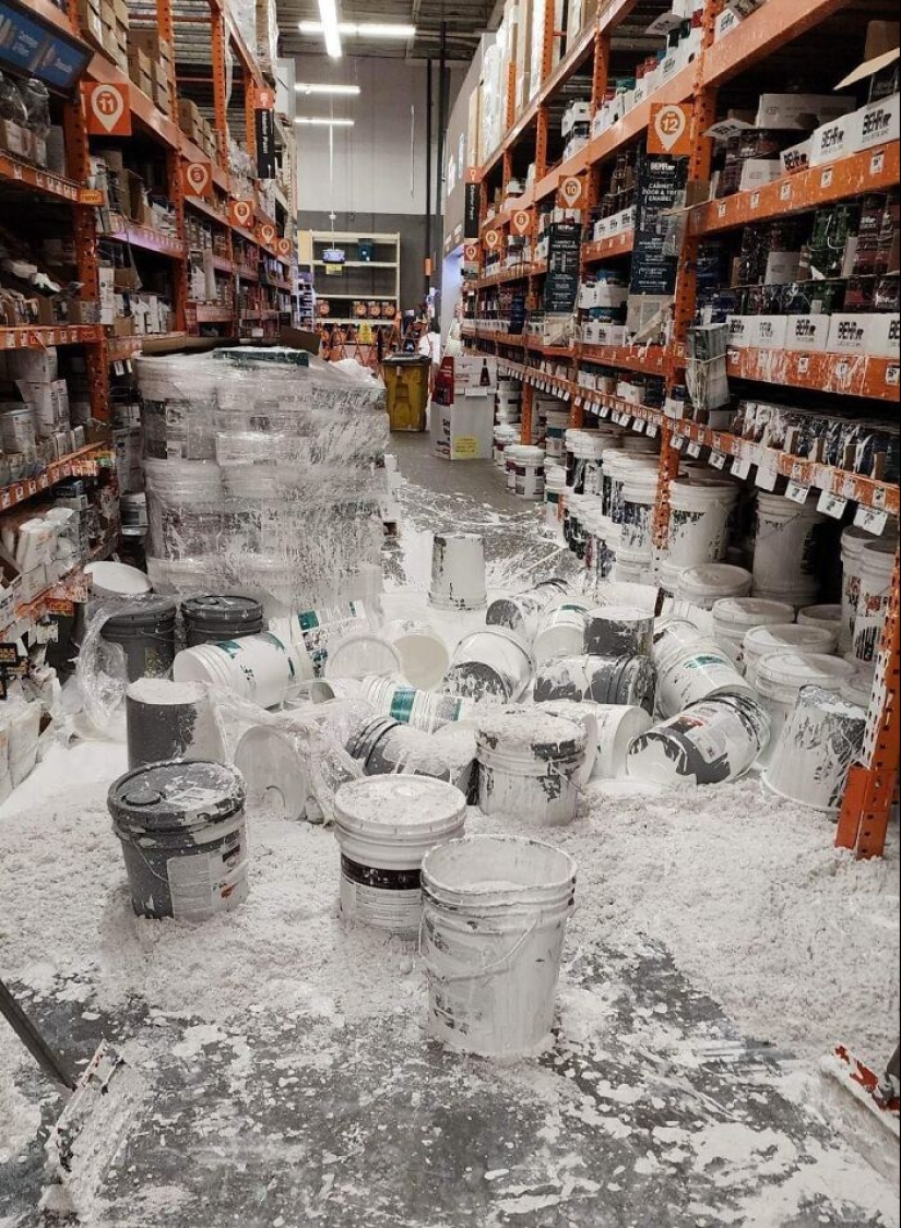 Employees Share Pics Of Workplace Disasters, Here Are The 10 Worst Ones Employees Share Pics Of Workplace Disasters, Here Are The 10 Worst Ones