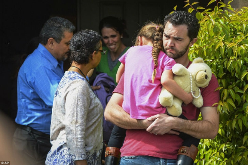 En EE. UU., los trabajadores sociales se llevan a una niña de una familia de acogida blanca porque es india En EE. UU., los trabajadores sociales se llevan a una niña de una familia de acogida blanca porque es india