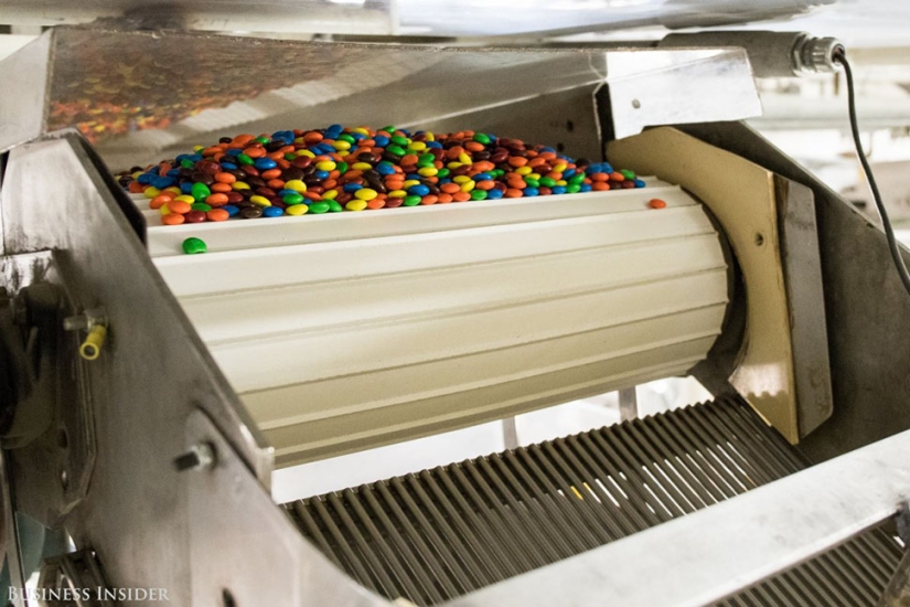 En la fábrica de M&M: cómo producir dulces que se derriten en la boca, no en las manos