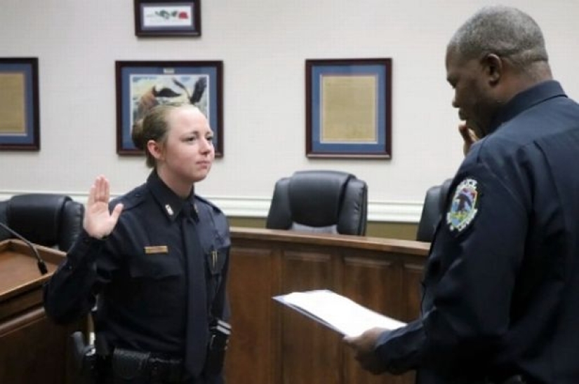 En los Estados Unidos, un oficial de policía fue despedido por orgías con colegas en el lugar de trabajo