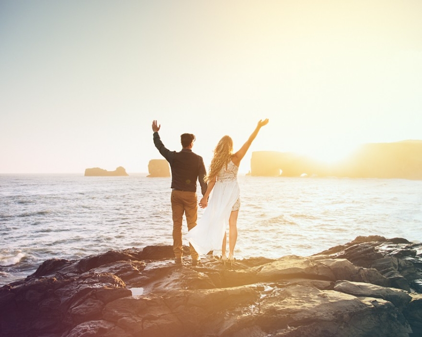 En lugar de una boda tradicional con un maestro de ceremonias y parientes masticadores, esta pareja decidió casarse en Islandia.