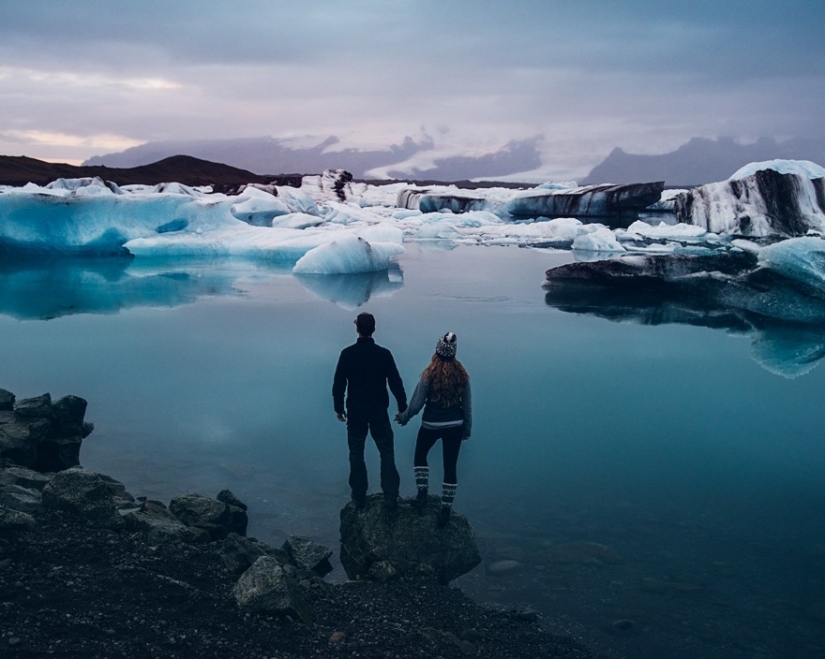 En lugar de una boda tradicional con un maestro de ceremonias y parientes masticadores, esta pareja decidió casarse en Islandia.