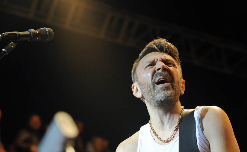En San Petersburgo, para beber, en TASS — para fumar. Shnurov anunció un concierto en Moscú