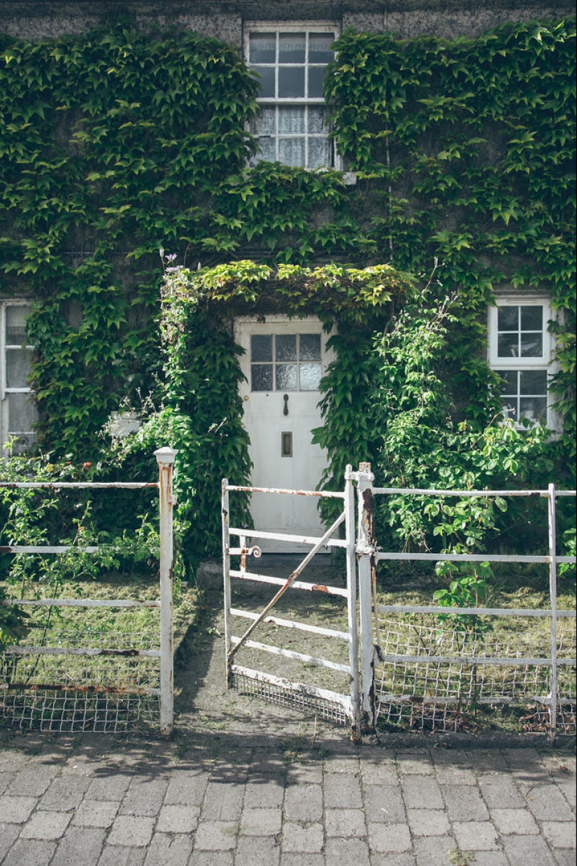 Entertaining geography - doors in different parts of Europe