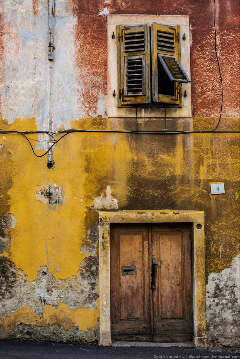 Entertaining geography - doors in different parts of Europe