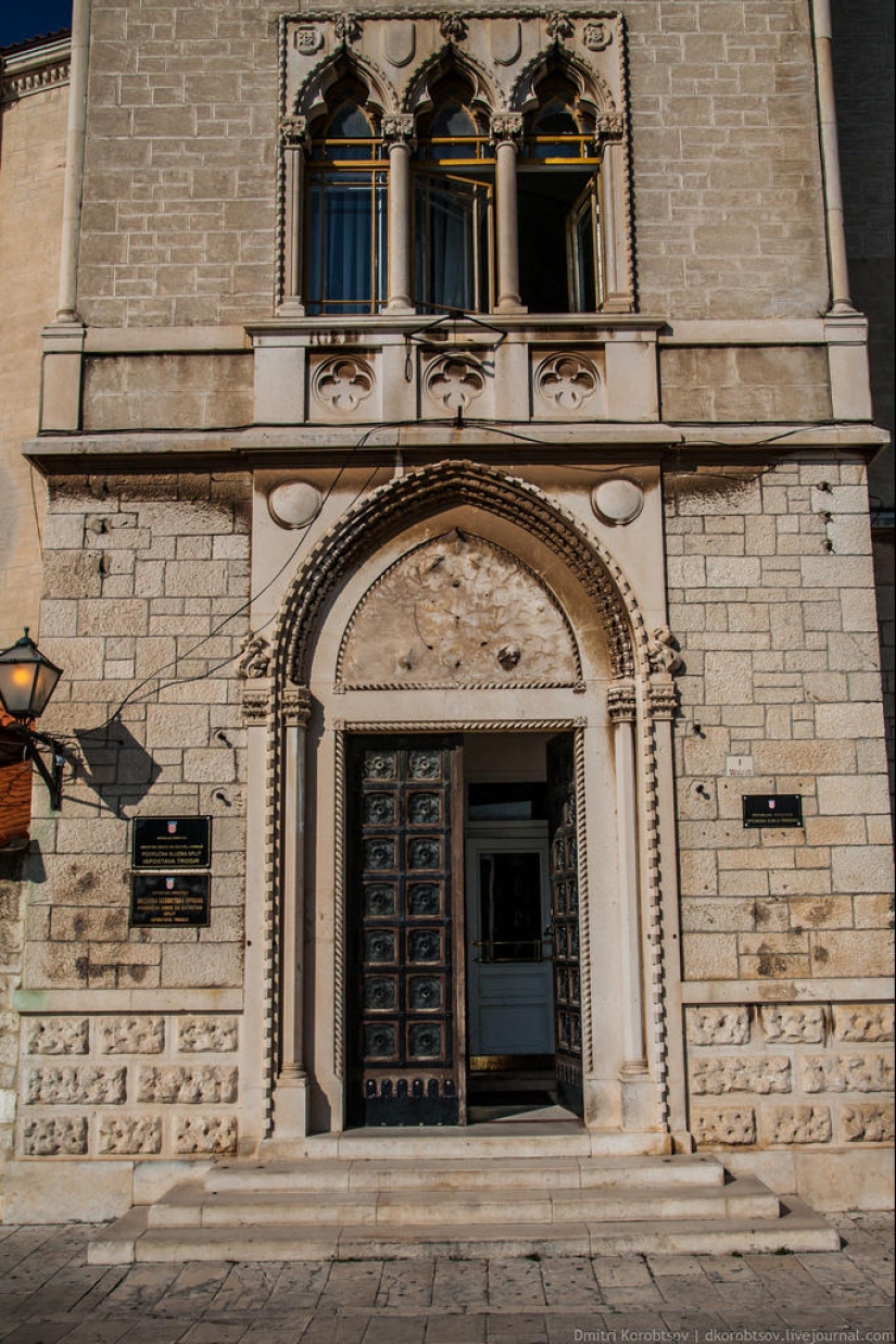 Entertaining geography - doors in different parts of Europe