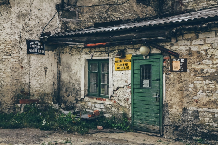 Entertaining geography - doors in different parts of Europe