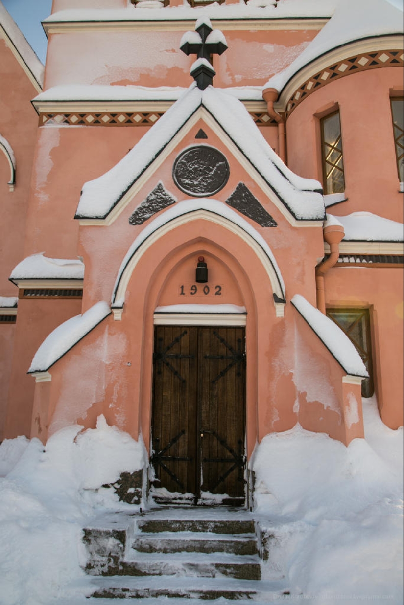 Entertaining geography - doors in different parts of Europe