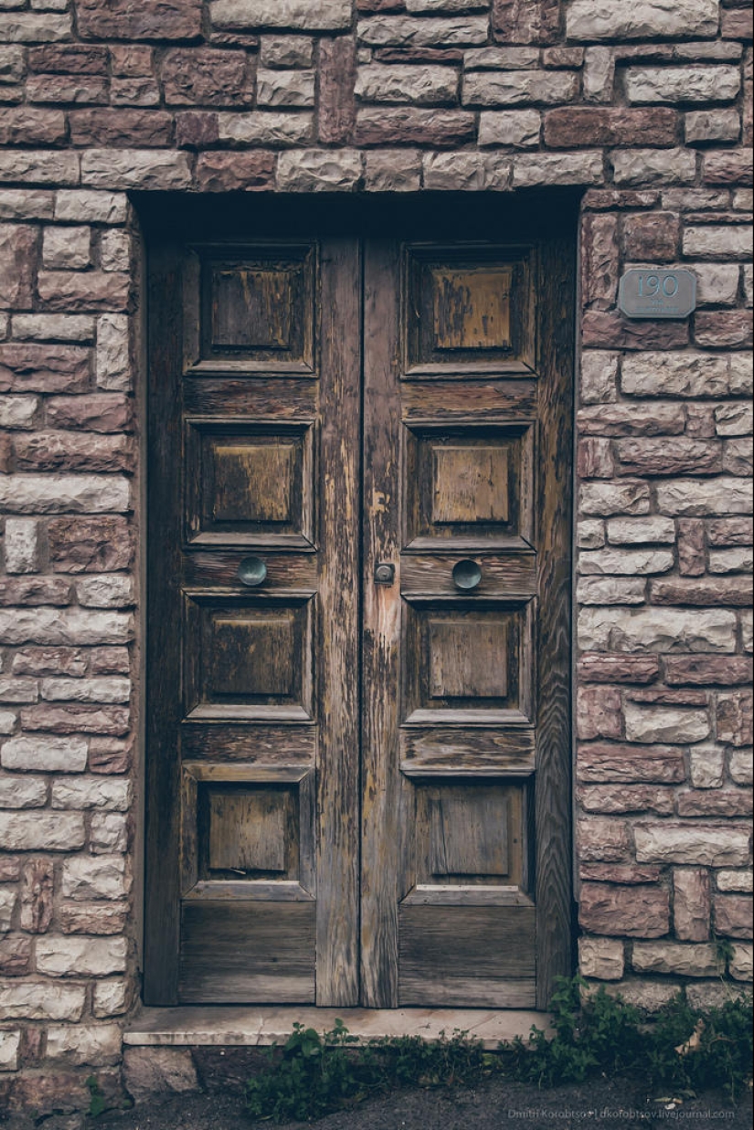 Entertaining geography - doors in different parts of Europe