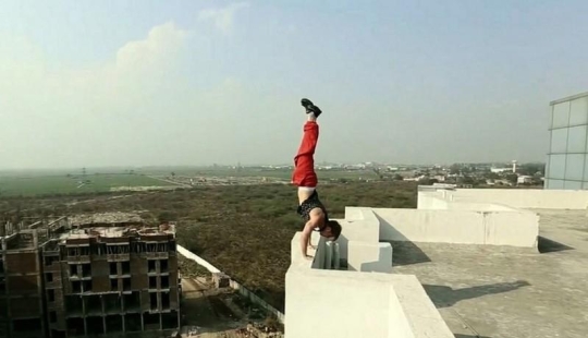 Equilibrio en el borde... en los brazos Equilibrio en el borde... en los brazos