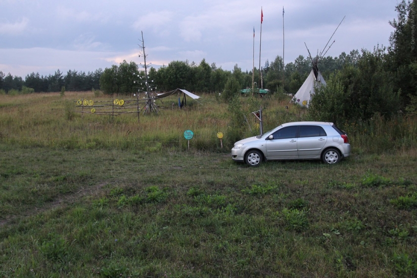Ermitaño Yuri. Tipi en la carretera de Yaroslavl Ermitaño Yuri. Tipi en la carretera de Yaroslavl