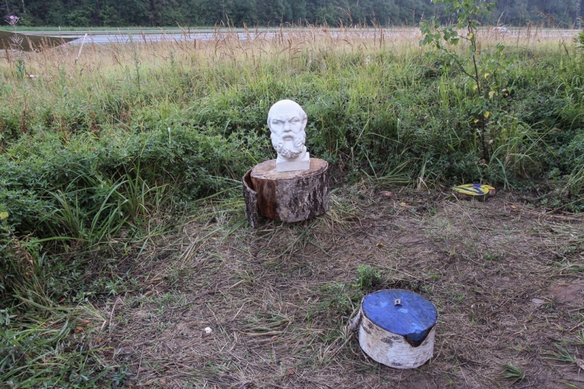 Ermitaño Yuri. Tipi en la carretera de Yaroslavl Ermitaño Yuri. Tipi en la carretera de Yaroslavl
