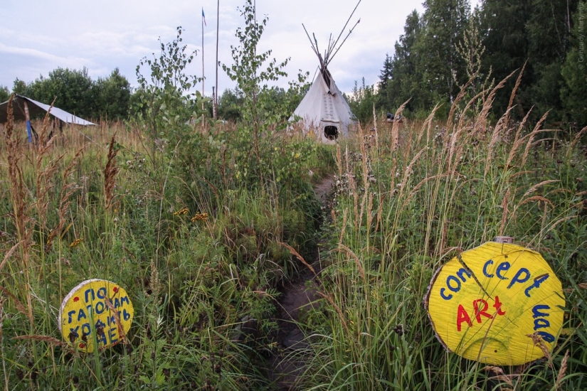 Ermitaño Yuri. Tipi en la carretera de Yaroslavl Ermitaño Yuri. Tipi en la carretera de Yaroslavl