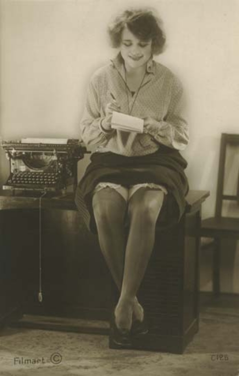 Erotic photos of girls with typewriters of the 1920s