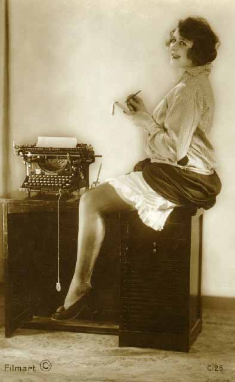 Erotic photos of girls with typewriters of the 1920s