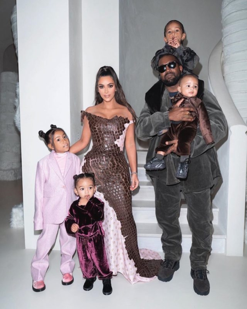 'Es jodidamente difícil': Kim Kardashian rompe a llorar mientras habla de Kanye West y habla de Pete Davidson, el escándalo de Balenciaga y más 'Es jodidamente difícil': Kim Kardashian rompe a llorar mientras habla de Kanye West y habla de Pete Davidson, el escándalo de Balenciaga y más