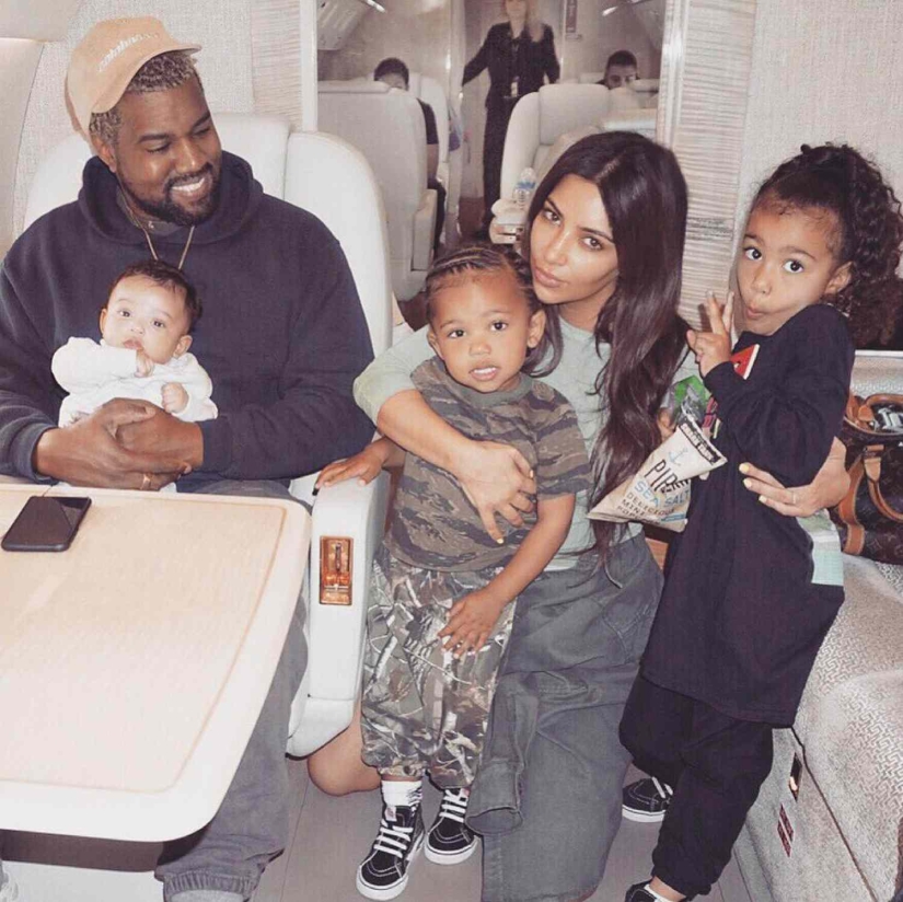 'Es jodidamente difícil': Kim Kardashian rompe a llorar mientras habla de Kanye West y habla de Pete Davidson, el escándalo de Balenciaga y más 'Es jodidamente difícil': Kim Kardashian rompe a llorar mientras habla de Kanye West y habla de Pete Davidson, el escándalo de Balenciaga y más
