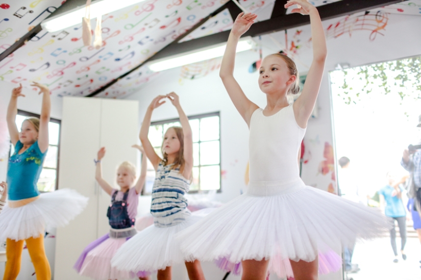 Escuela gigante de ajedrez y ballet de los coreógrafos del Teatro Bolshoi Escuela gigante de ajedrez y ballet de los coreógrafos del Teatro Bolshoi