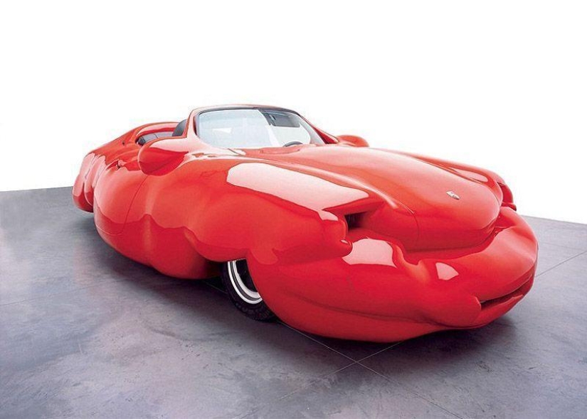 Esculturas de salchichas de Erwin Wurm, autos obesos y otras rarezas