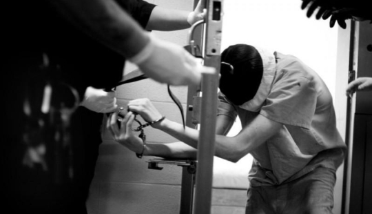 Espeluznantes fotos de enfermos mentales en una prisión estadounidense