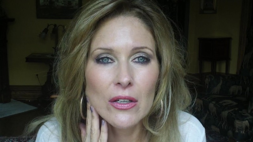 Esta chica vive en EE. UU., tiene un popular vlog de belleza... y tiene 60 años.