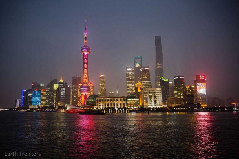 Esta familia vendió su casa y autos para viajar alrededor del mundo. Esta familia vendió su casa y autos para viajar alrededor del mundo.