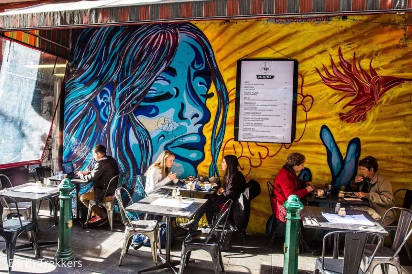 Esta familia vendió su casa y autos para viajar alrededor del mundo. Esta familia vendió su casa y autos para viajar alrededor del mundo.