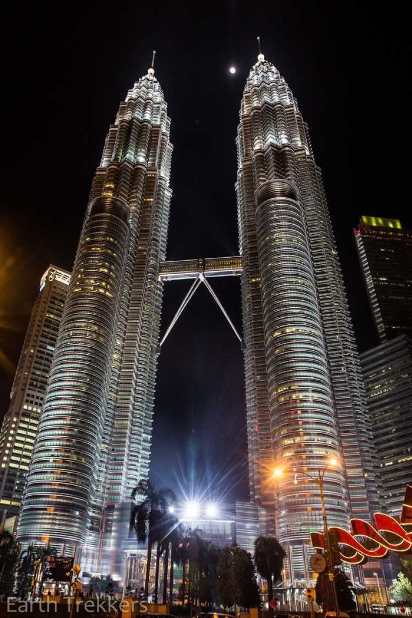 Esta familia vendió su casa y autos para viajar alrededor del mundo. Esta familia vendió su casa y autos para viajar alrededor del mundo.