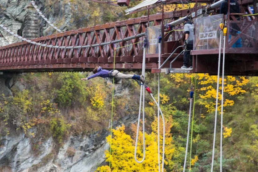 Esta familia vendió su casa y autos para viajar alrededor del mundo. Esta familia vendió su casa y autos para viajar alrededor del mundo.