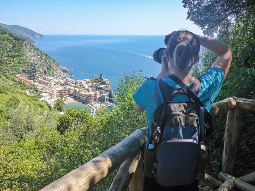 Esta familia vendió su casa y autos para viajar alrededor del mundo. Esta familia vendió su casa y autos para viajar alrededor del mundo.