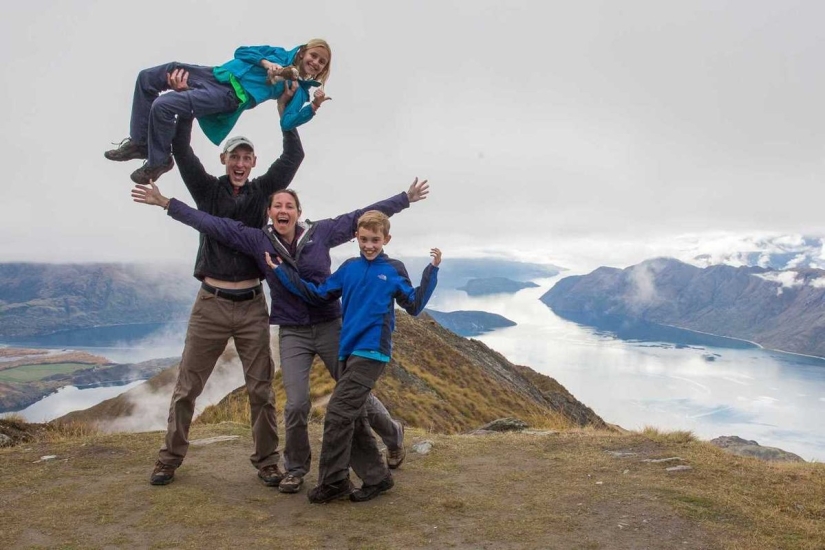 Esta familia vendió su casa y autos para viajar alrededor del mundo. Esta familia vendió su casa y autos para viajar alrededor del mundo.
