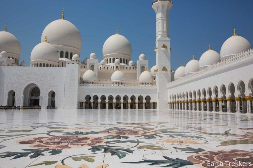Esta familia vendió su casa y autos para viajar alrededor del mundo. Esta familia vendió su casa y autos para viajar alrededor del mundo.