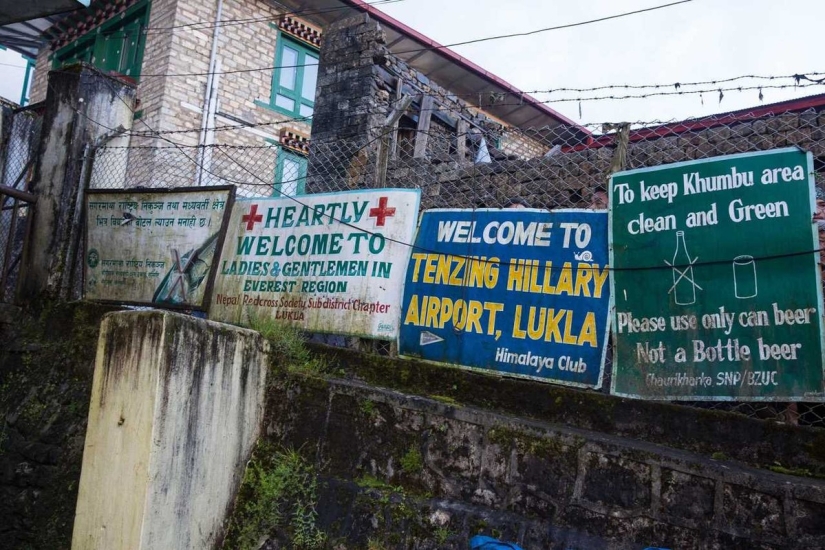 Esta familia vendió su casa y autos para viajar alrededor del mundo. Esta familia vendió su casa y autos para viajar alrededor del mundo.