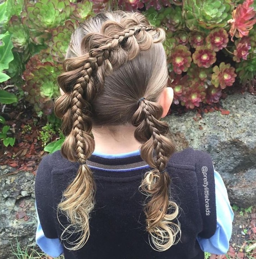 Esta mamá teje las increíbles trenzas de su hija todas las mañanas antes de ir a la escuela